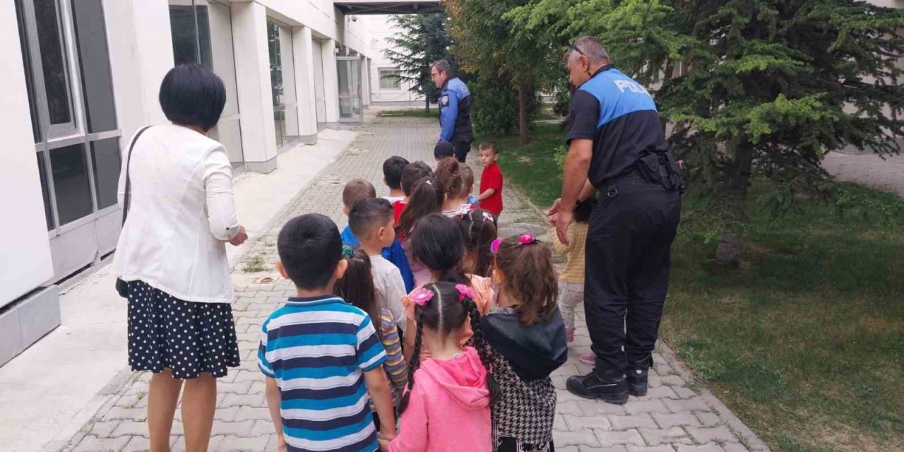 Anaokulu Öğrencileri İl Emniyet Müdürlüğü’nün Yerleşkelerini Ziyaret Etti