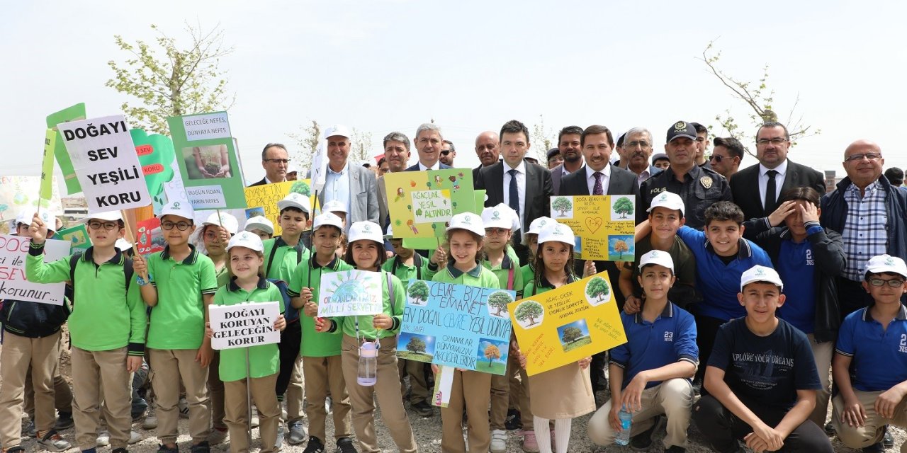 Karatay Belediyesi Binlerce Fidanı Toprakla Buluşturdu