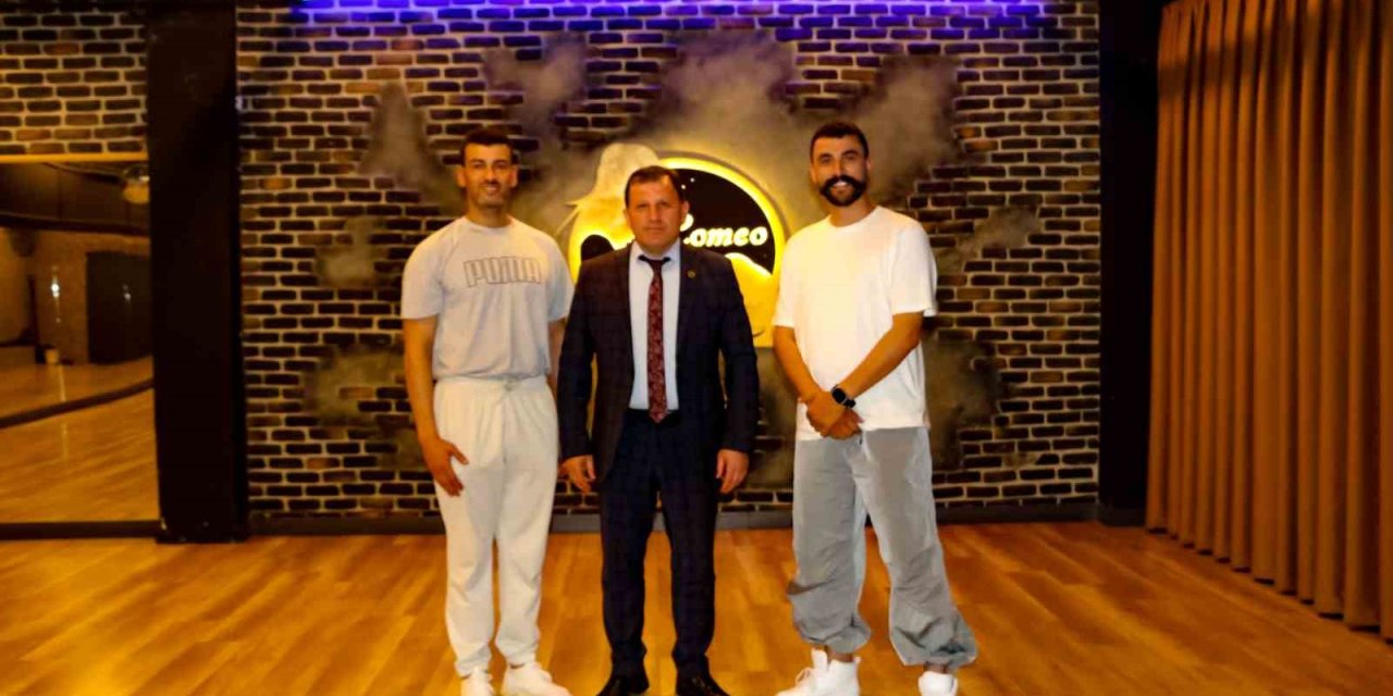 Kabakcı’dan Halk Oyunları Ekibine Tebrik