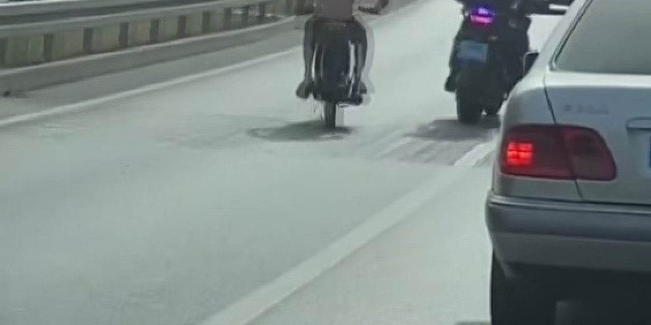 Motosikletini, Kendisine ’dur’ İhtarında Bulunan Motorize Trafik Polisinin Üzerine Sürdü