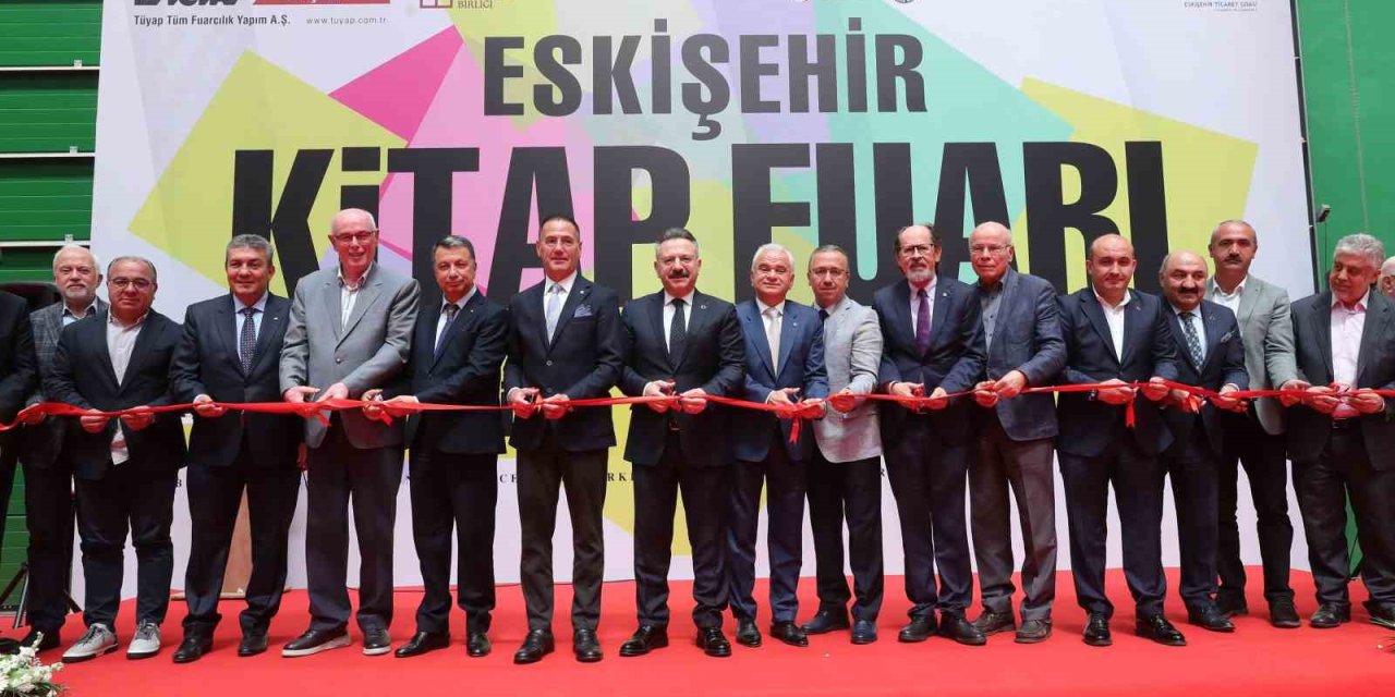 Vali Aksoy Eskişehir 3’üncü Kitap Fuarı’nın Açılışını Gerçekleştirdi