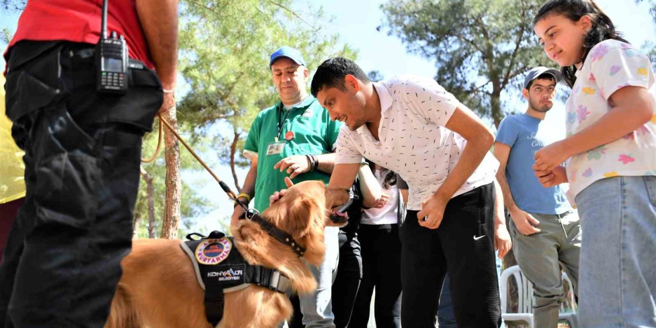 Özel Öğrencilere, Kurtarma Köpeği Eşliğinde Terapi