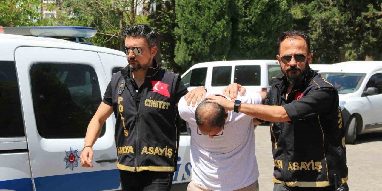 Trafikte Tartıştığı Adamı Eşi Ve Kızının Gözü Önünde Bıçaklayarak Öldüren Şahıs Tutuklandı