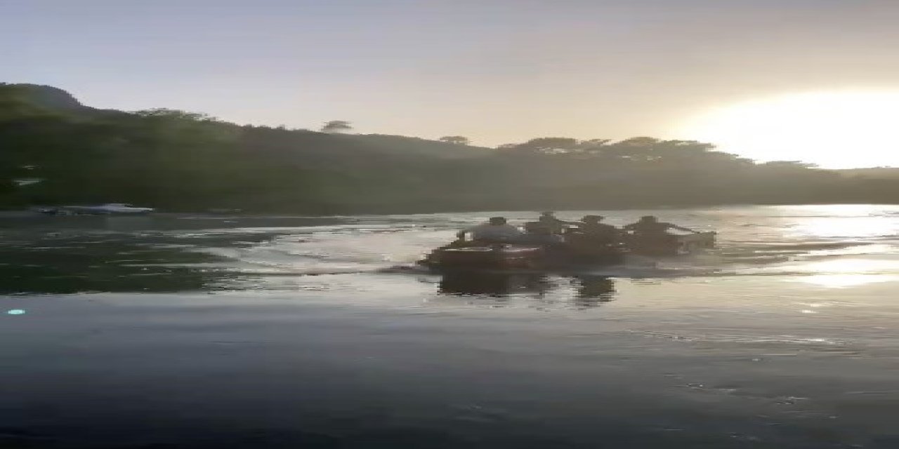 İlk Gören Tekne Sanıyor, Traktör Olduğuna İnanamıyor