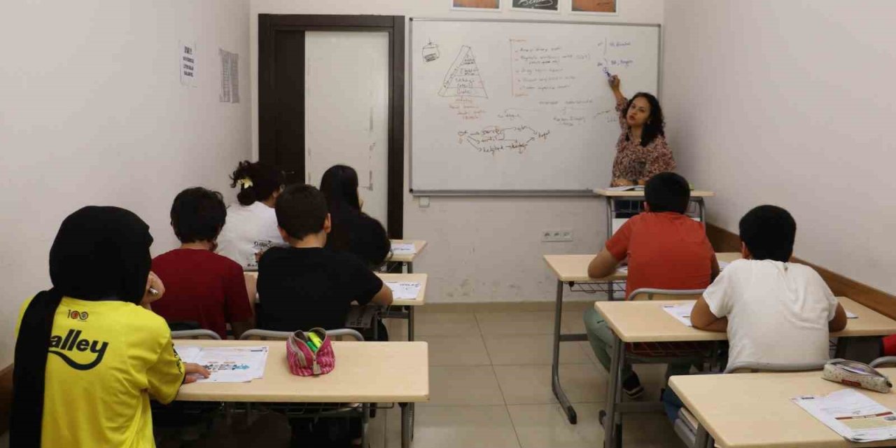 Toroslar’da Sınava Hazırlanan Öğrencilere Etüt Desteği