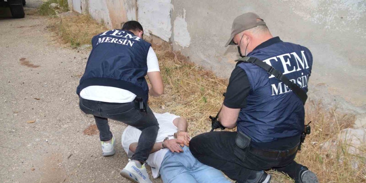 Mersin’de Terör Amaçlı Araç Kundaklayan Şüpheli Suçüstü Yakalandı