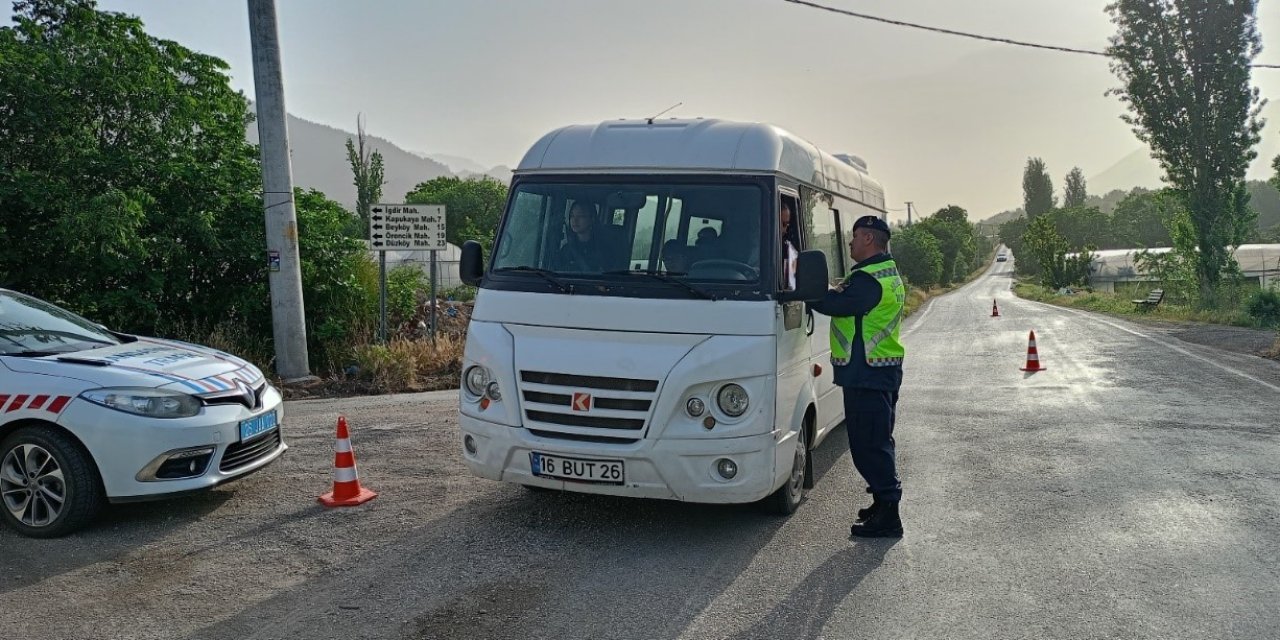 Polis Ve Jandarma Ekiplerinden Okul Çevreleri İle Servislere Yönelik Kapsamlı Denetim