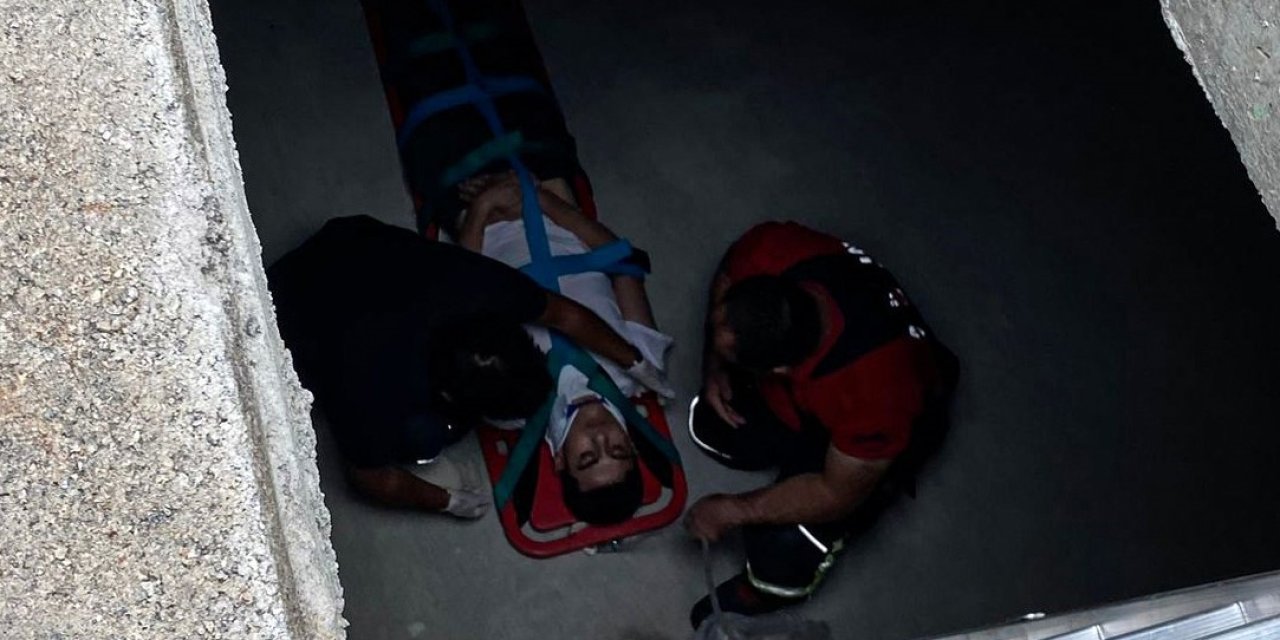 İnşaat Alanındaki Çukura Düşen İşçiyi İtfaiye Ekipleri Kurtardı