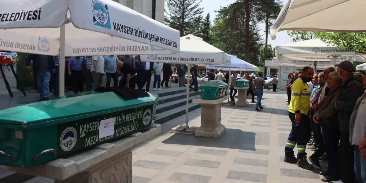 Canlı Yayın Yaparken Kamyon Çarpması Sonucu Hayatını Kaybeden Sosyal Medya Fenomeni Toprağa Verildi