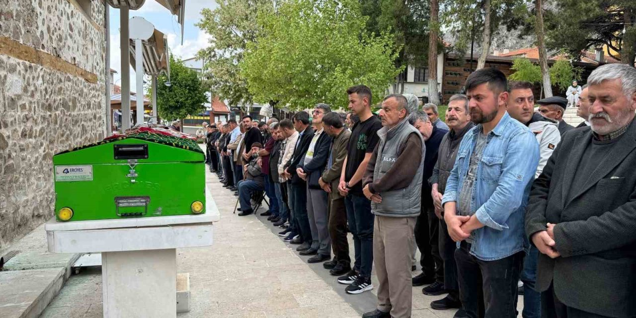 Kamyonetin Çarpması Sonucu Hayatını Kaybeden Üniversite Öğrencisi Toprağa Verildi