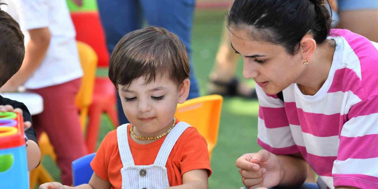 Antalya’da Babalara Özel “bebek Bezi Bağlama Yarışması”