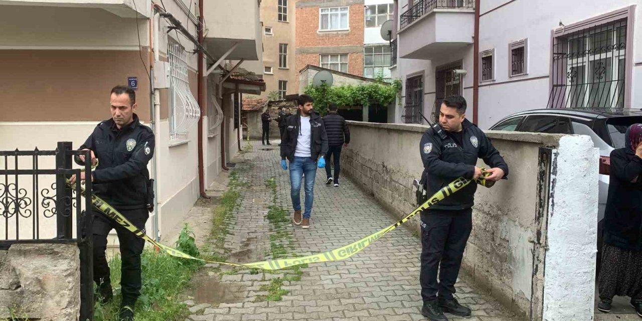 Karaman’da Balkondan Düşen Kadın Öldü