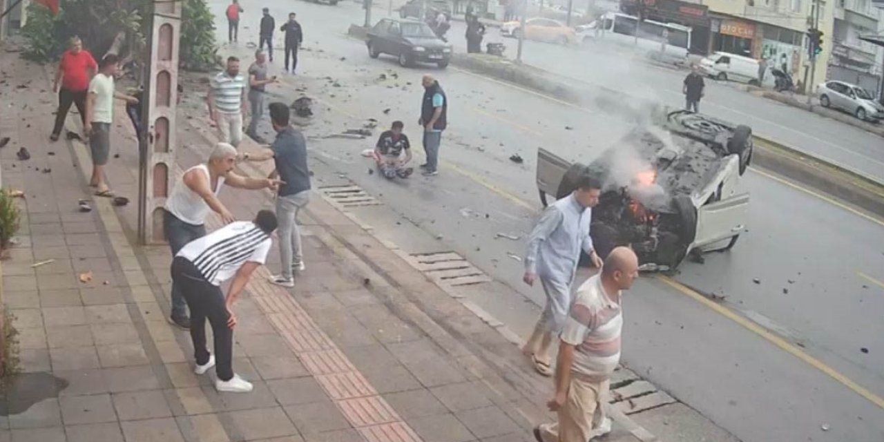 Mersin’de Ortalığı Savaş Alanına Çeviren Kaza Kamerada