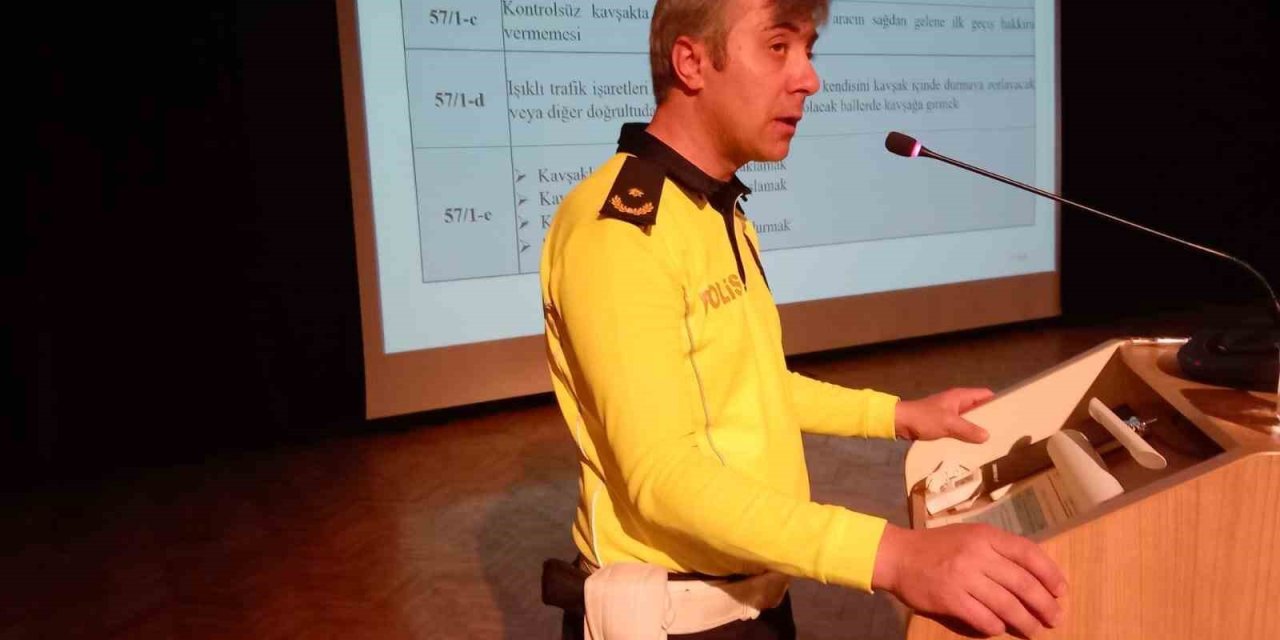 Eskişehir İl Emniyet Müdürlüğü’nde Fahri Trafik Müfettişlerine Bilgilendirme Toplantısı Yapıldı