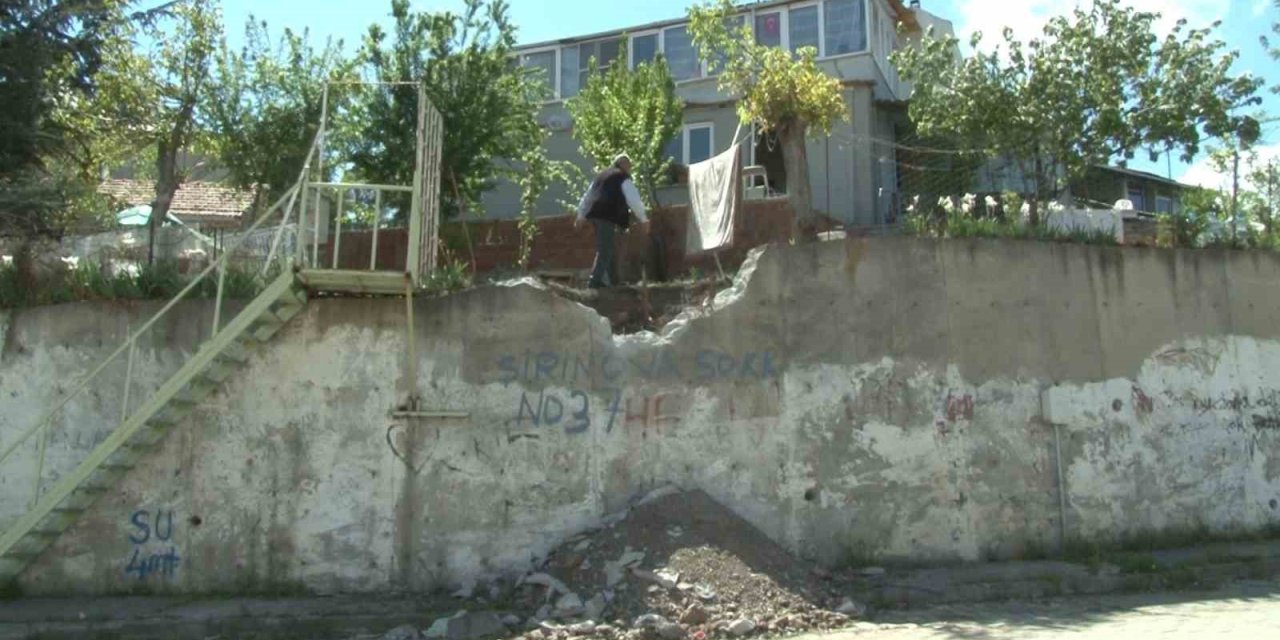 Engelli Kızını Sırtında Taşıyan 73 Yaşındaki Baba İçin Bakanlık, Valilik Ve Belediye Harekete Geçti