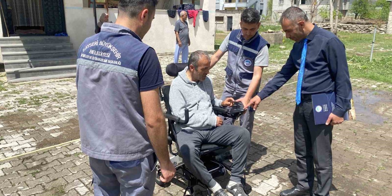 Başkan Büyükkılıç’tan Akülü Tekerlekli Sandalye İstedi, Anında Talebi Karşılandı