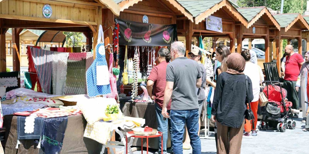 Talas’ta Bu Pazar ’maharetli Eller’ Günü