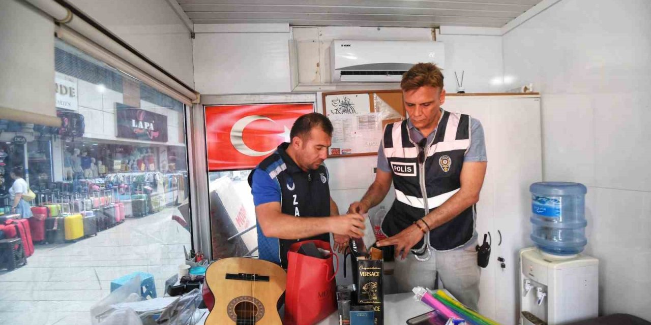 Kaleiçinde Hanutçular, Dilenciler Ve Etiket Denetimi İçin İçin Özel Ekip