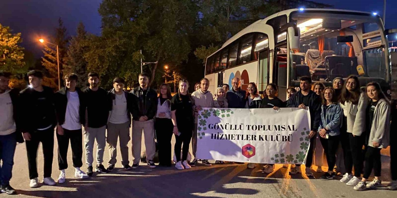 Anadolu Üniversitesi Öğrencileri Deprem Bölgesinde Kütüphaneler Kurmak İçin Yola Çıktı