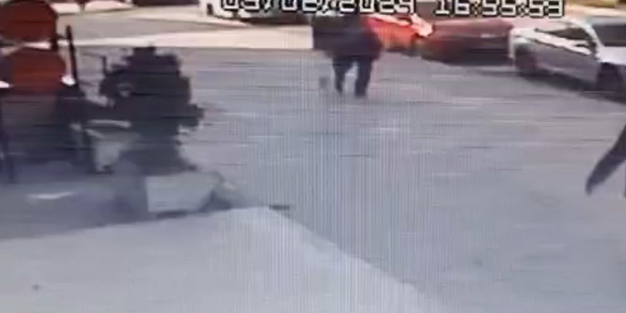 Motosiklet Yayalara Çarptı: 3 Yaralı