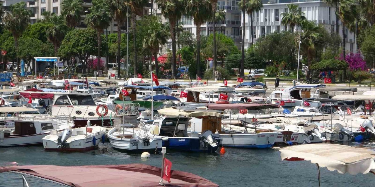 Mersin’de Şiddetli Rüzgar Etkili Oluyor