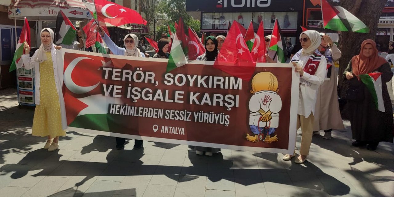 Hekimlerden Gazze İçin Sessiz Yürüyüş