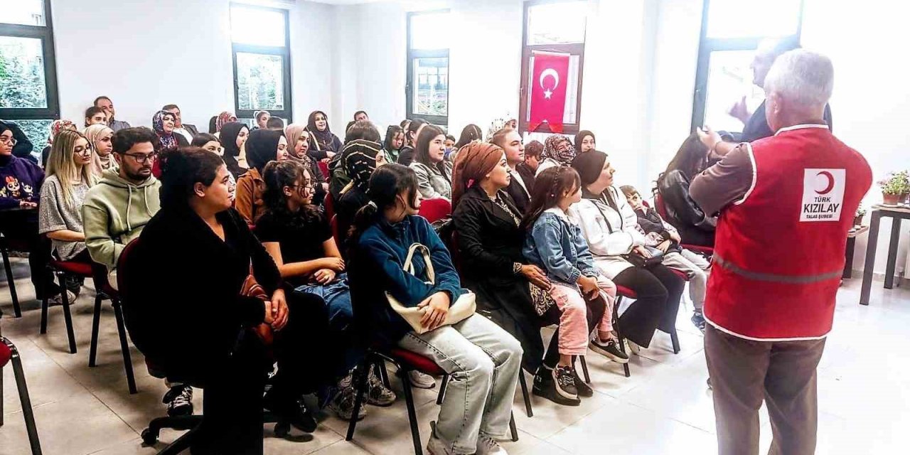 Kızılay’dan Öğrencilere Destek Devam Ediyor