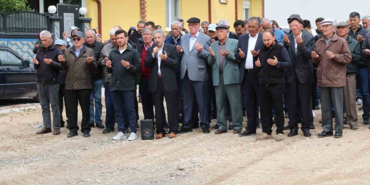 Başkan Kurt Yenikent Ve Kalkanlı Mahallesindeki Yağmur Dualarına Katıldı