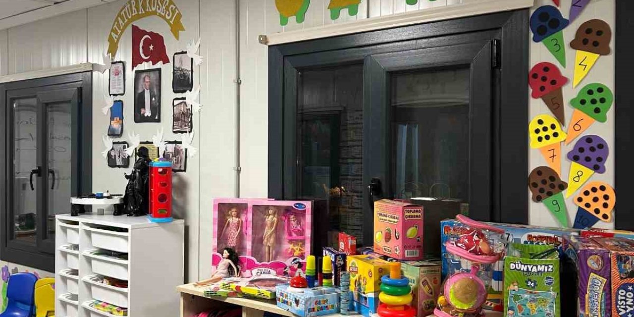 Anadolu Üniversitesi Öğrencileri Deprem Bölgesinde Yeni Kütüphaneler Oluşturdu