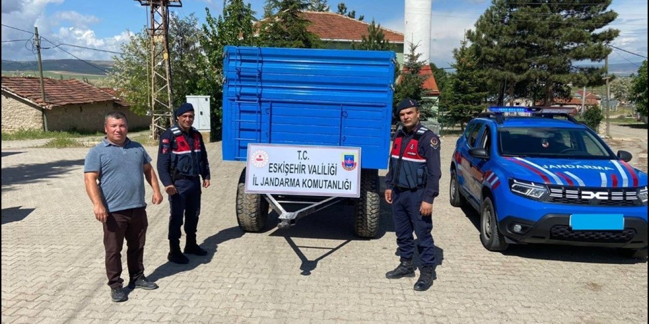 300 Bin Tl’lik Römorku Çalıp Boyayan Şahısları Jandarma Yakaladı