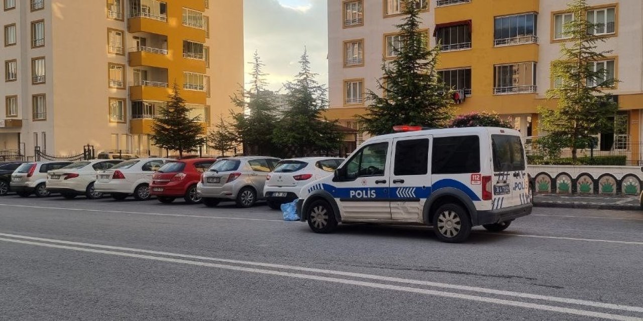 Elindeki Kurusıkı Tabanca Ateş Alınca Yaralandı