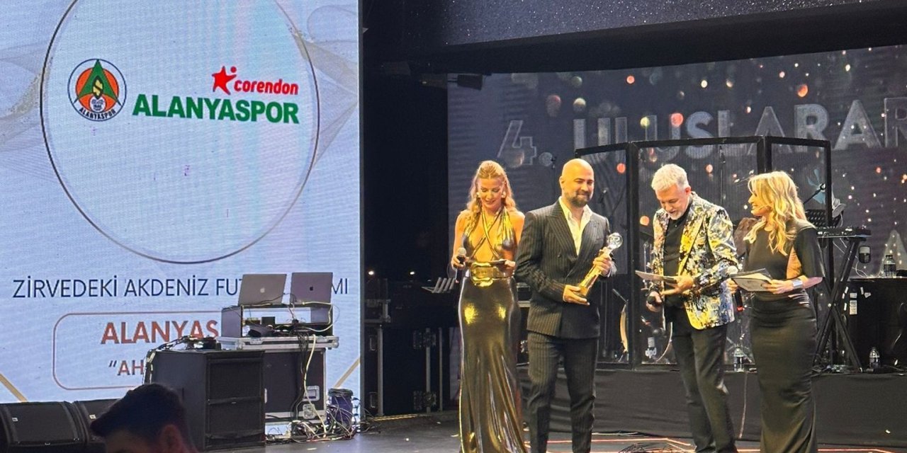‘zirvedeki Akdeniz Futbol Takımı’ Alanyaspor Seçildi
