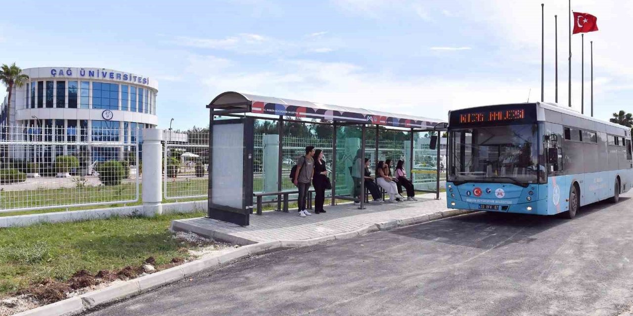 Mersin Büyükşehir Belediyesi Üniversite Öğrencilerini Unutmadı