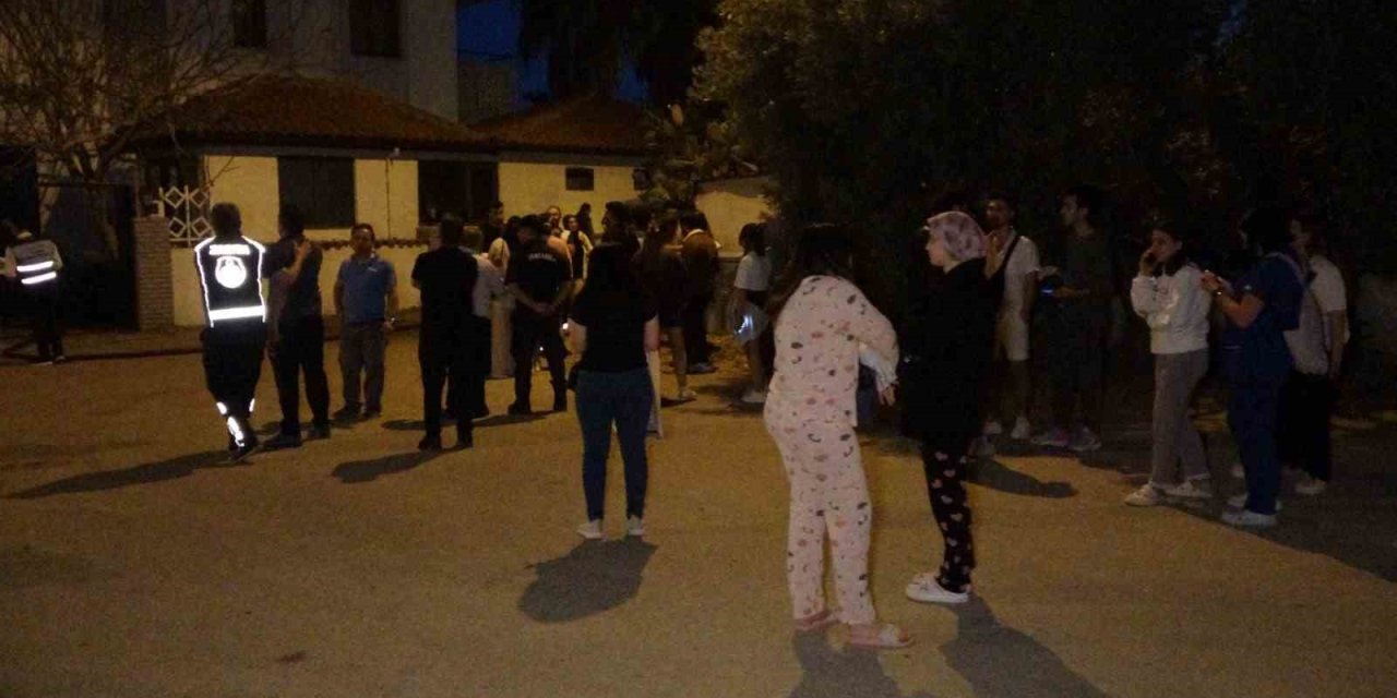 Alevleri Görenler Pijamalarla Kendilerini Sokağa Attı