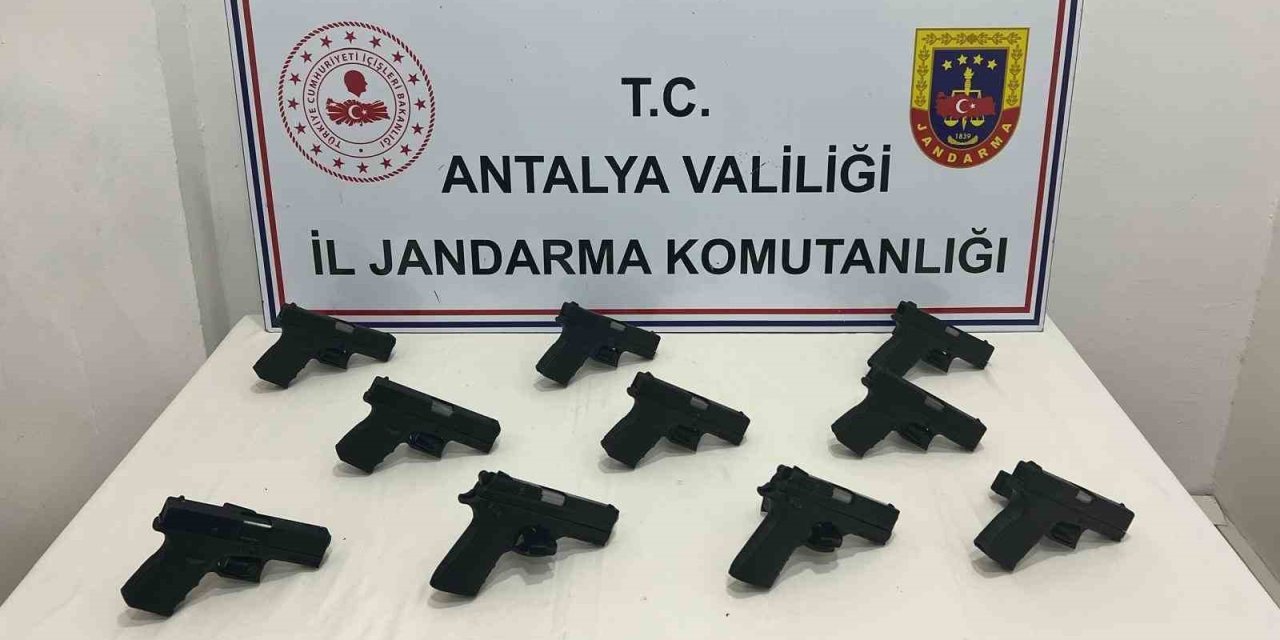 Antalya’ya İl Dışından Ruhsatsız Tabanca Sokan 1 Kişi Tutuklandı