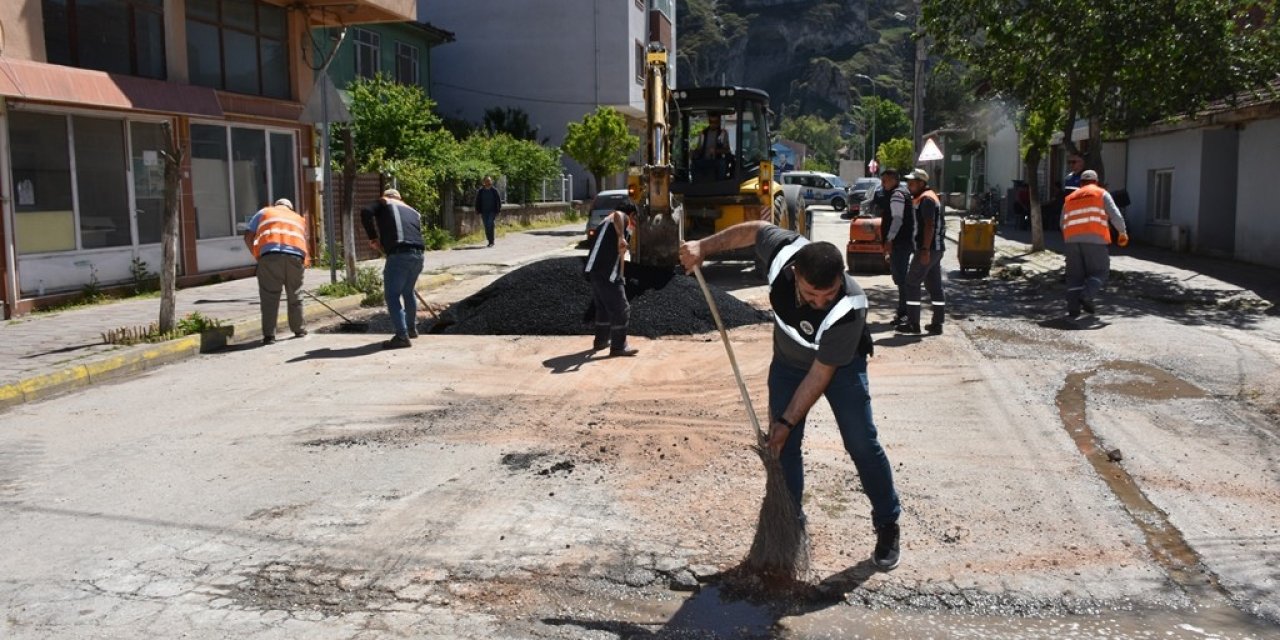 İnönü Belediyesi Asfaltlarda Yama Çalışması Başlattı