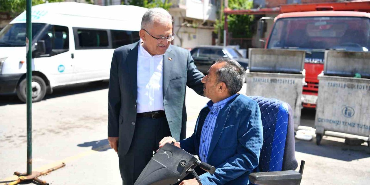 Yahyalı İlçe Sakinleri Vali Çiçek Ve Başkan Büyükkılıç’ı Bağrına Bastı