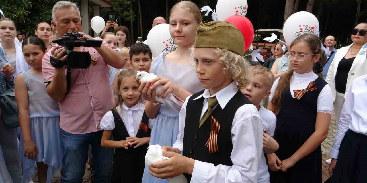 Yerleşik Rusların Zafer Günü Coşkusu