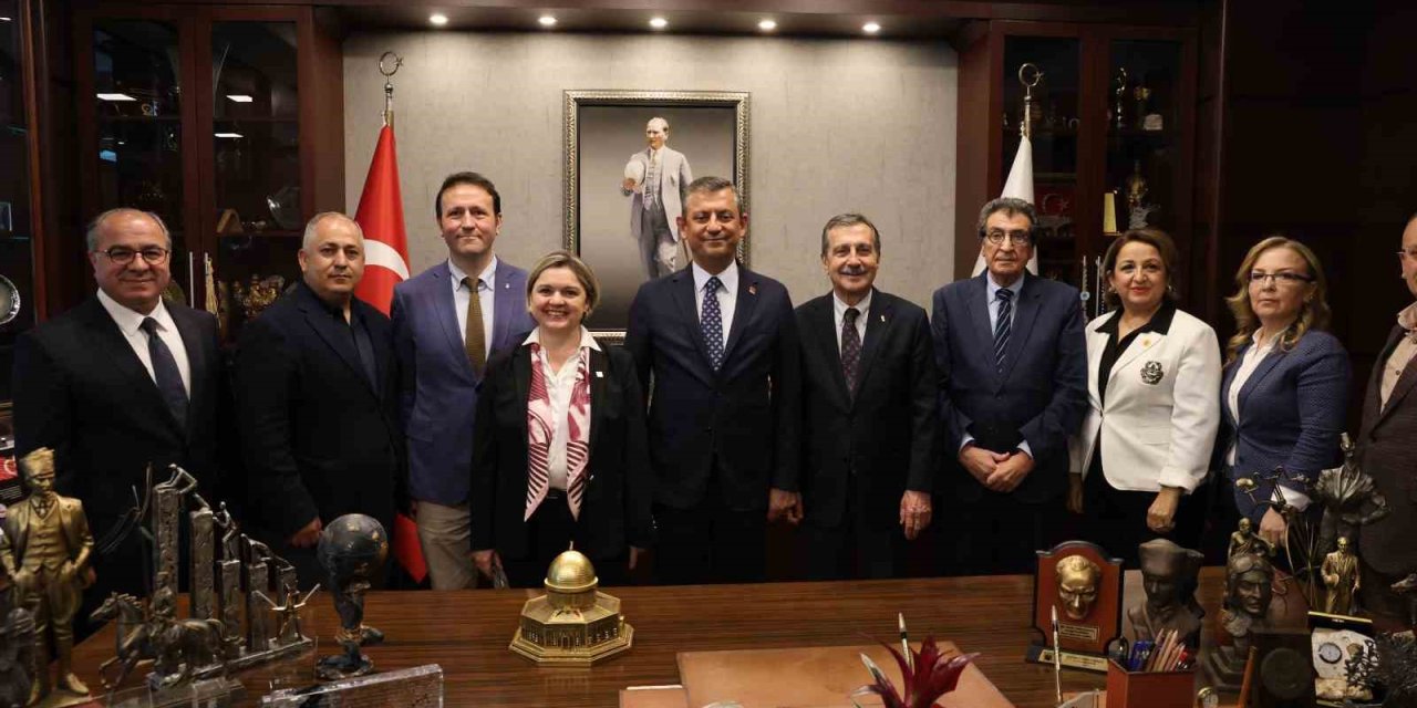 Chp Genel Başkanı Özel, Eskişehir’de Merkez Belediyeleri Ziyaret Etti