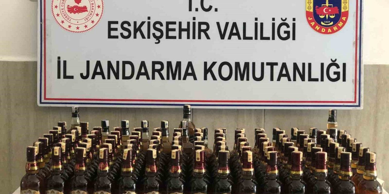 Jandarma 115 Bin Tl Değerinde 156 Şişe Kaçak Alkol Ürünü Ele Geçirdi