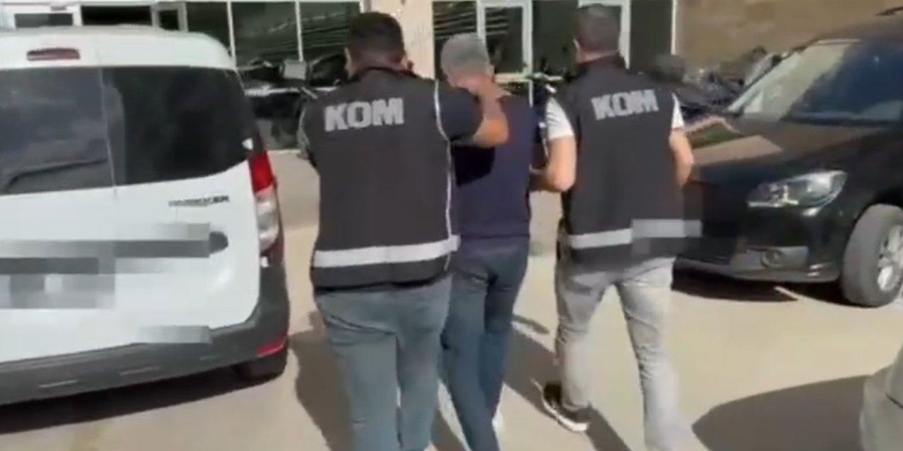 Hücre Evine Fetö Baskını: Kardeşinin Kimliğiyle Ekipleri Kandırmaya Çalıştı, Üst Aramasında Da Başkasının Kimliği Çıktı