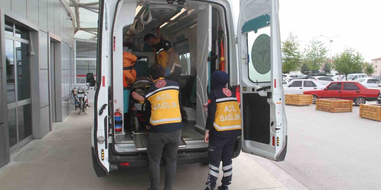 Gölgelik Tamir Etmek İsterken Düşerek Hastanelik Oldu