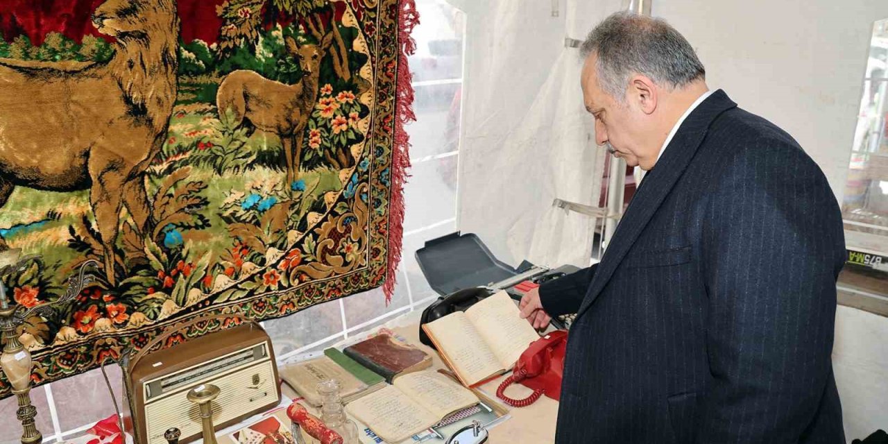 Kendi Gününde Kendi Yerinde: Antika Pazarı