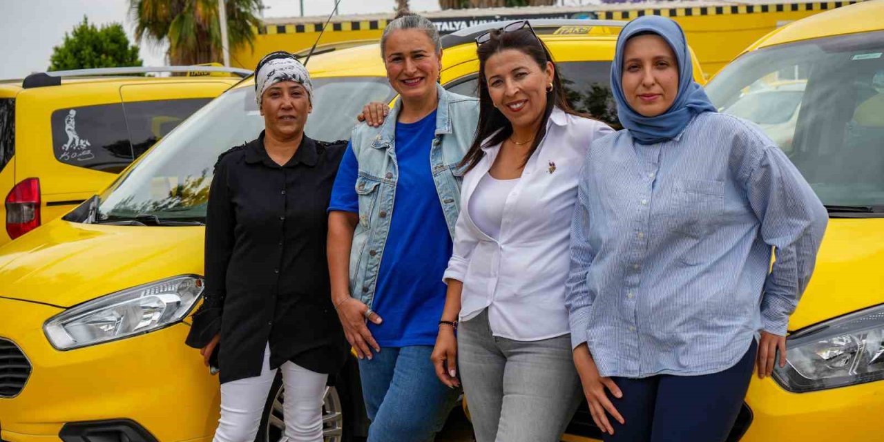 Antalya Havalimanı Taksi Durağının Anne Şoförleri