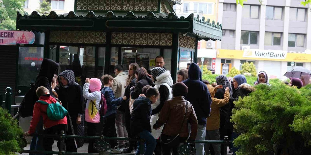 Hintli Turistler Eskişehir’e Hayran Kaldı