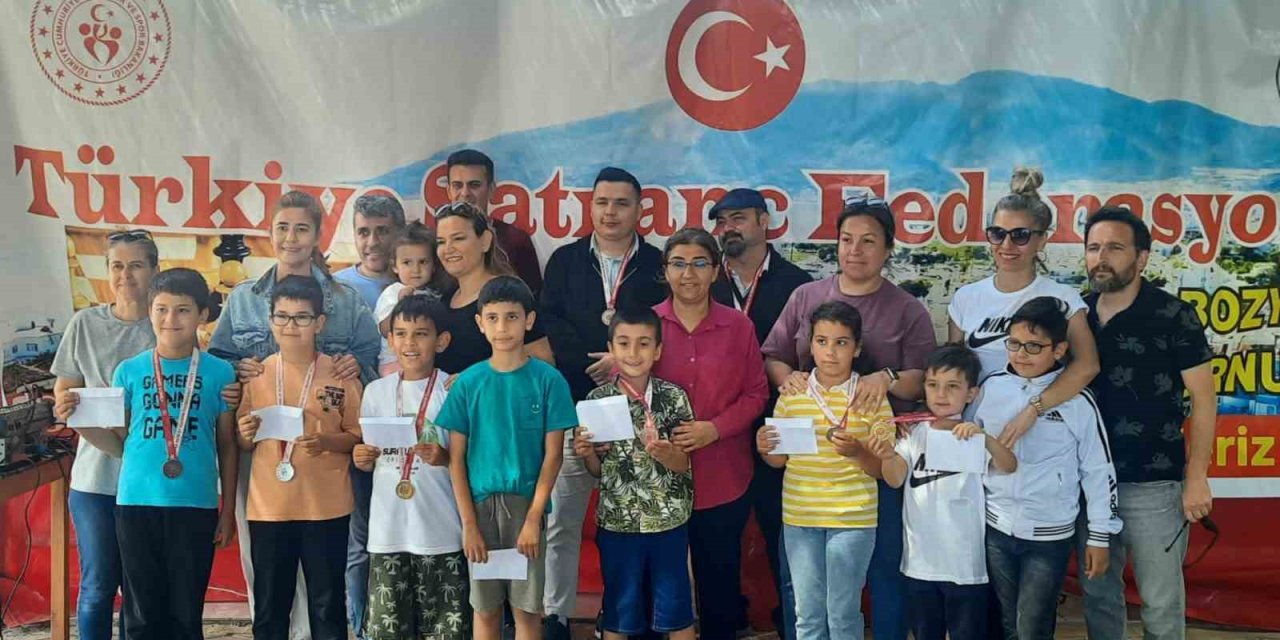 Bozyazı’da Satranç Turnuvası’nın Ödülleri Verildi