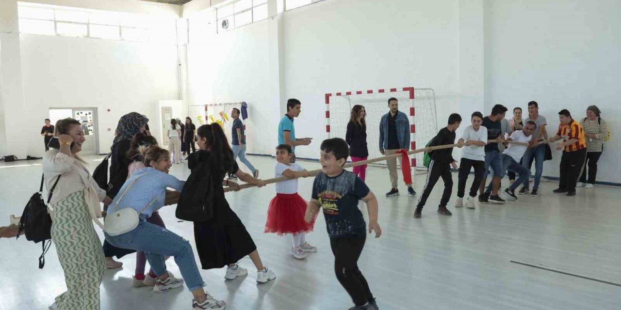 Engelli Bireylerden Çok Özel Gösteri