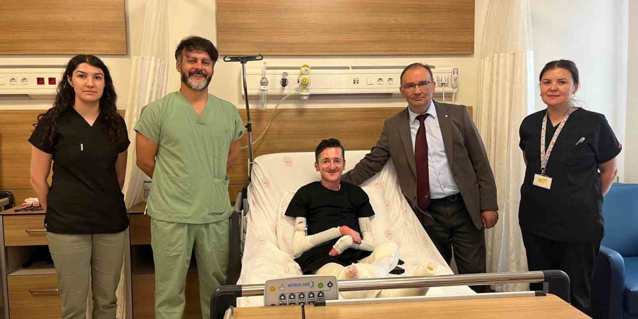 “ayağın Kesilmeli” Denilen Hasta Türkiye’de İlk Olan Tedavi İle Artık Yürüyebilecek