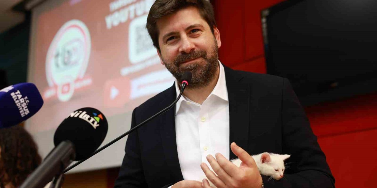 Tarsus’ta Sokak Hayvanları Çalıştayı Düzenlendi: Başkan Kürsüye Sokak Kedisiyle Çıktı