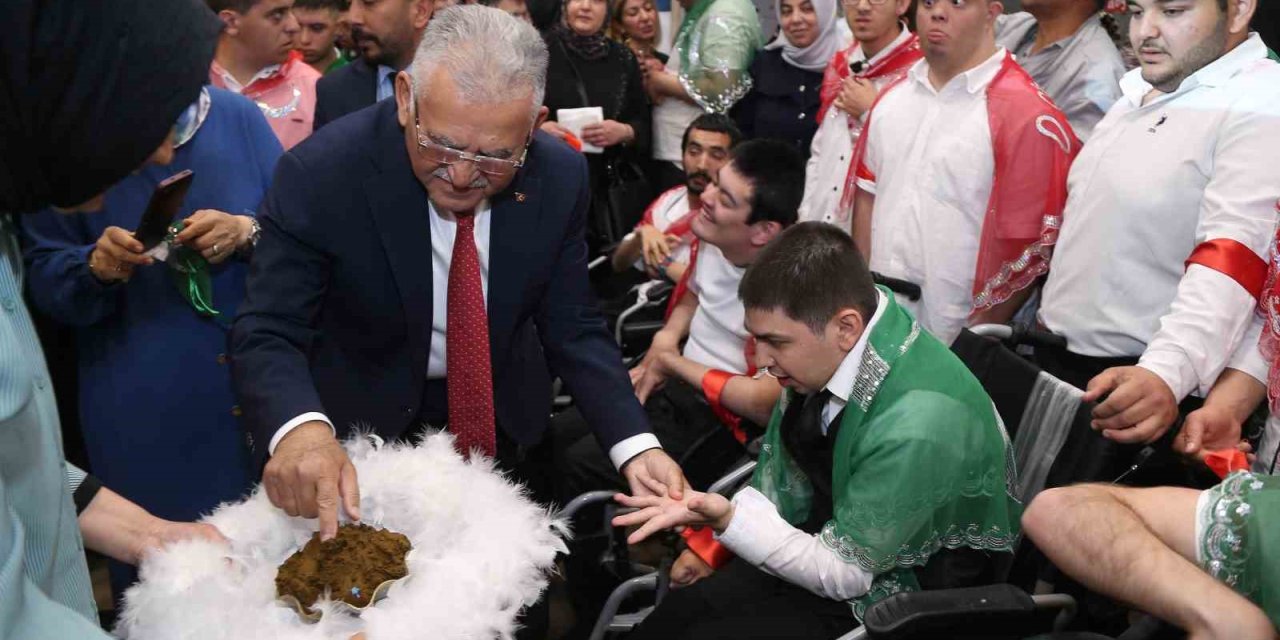 Büyükşehirin Özel Öğrencileri Teskere Aldı